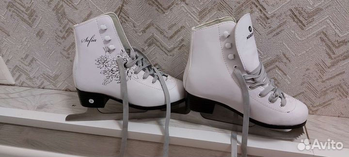 Коньки белые 34 размер sofia