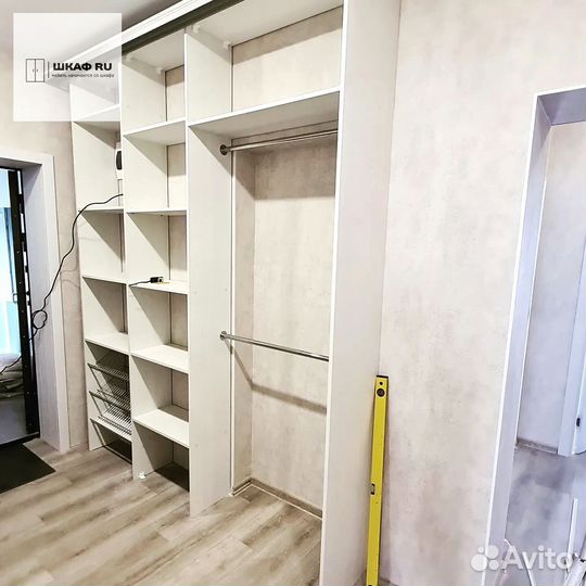 Шкаф-купе с зеркалом