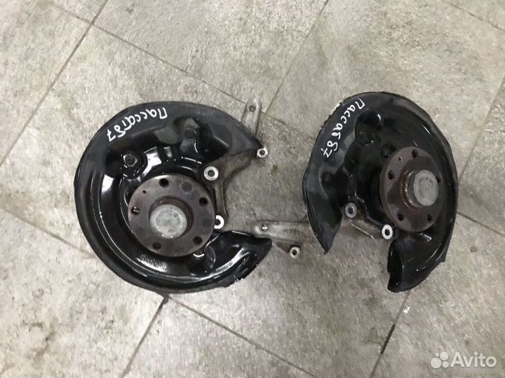 Кулак задний Volkswagen Passat B7