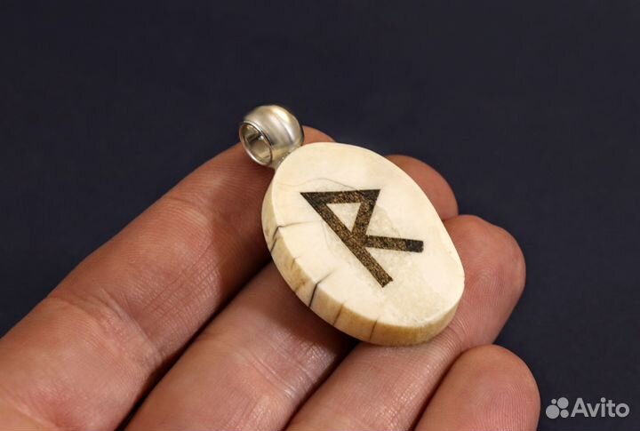 Продам метеорит в амулете