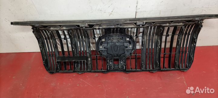 Решетка радиатора Toyota Land Cruiser 150