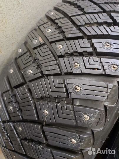 Goodyear Ultragrip Ice Arctic 215/60 R16