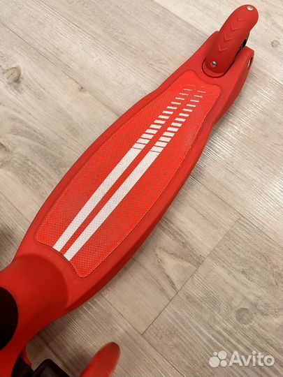 Самокат трехколесный