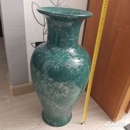 Продам напольную вазу