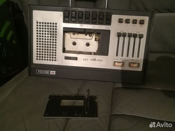 Кассетный магнитофон