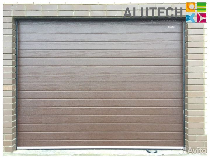 Секционные ворота для гаража alutech