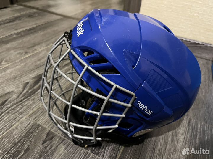 Хоккейный шлем