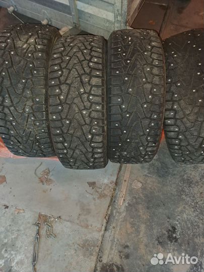 Pirelli Ice Zero 215/50 R17