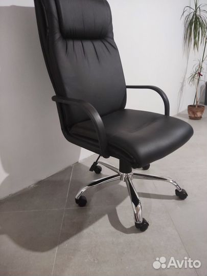 Офисное кресло руководителя бу