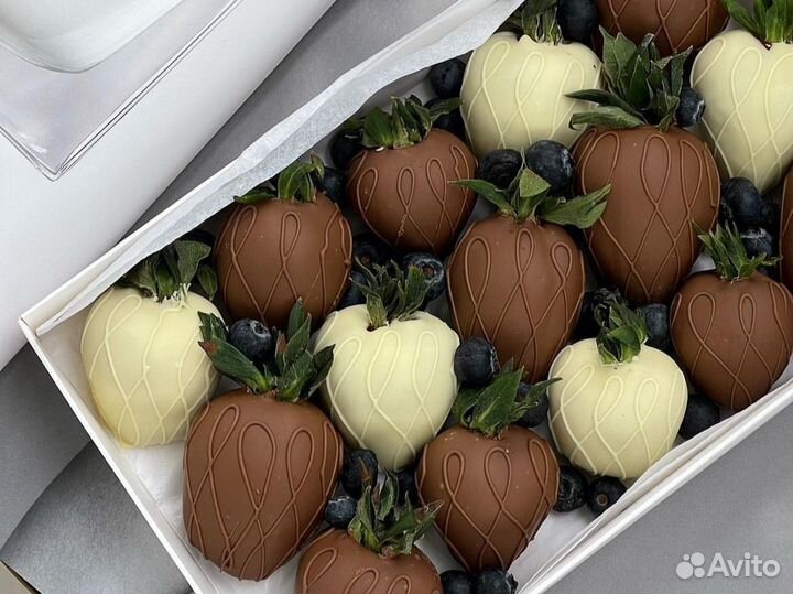 Боксы клубника в шоколаде/ бананы / букеты