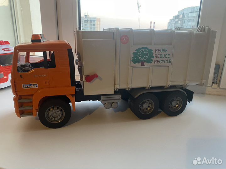 Мусоровоз Bruder