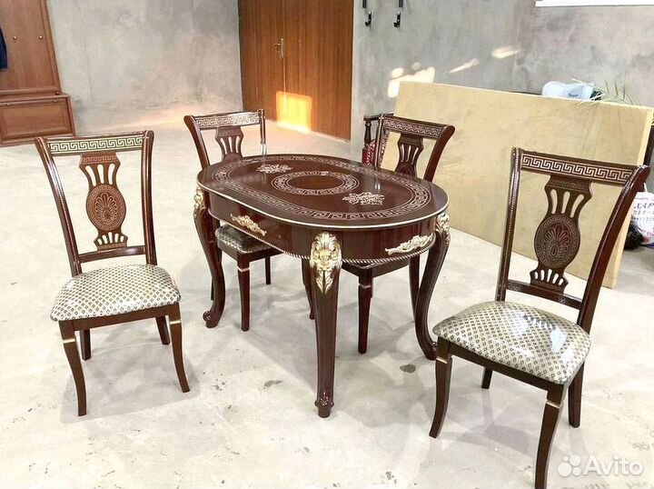 Столы и стулья