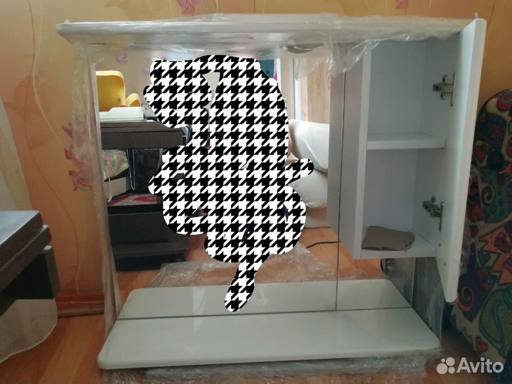 Зеркало- шкаф с подсветкой