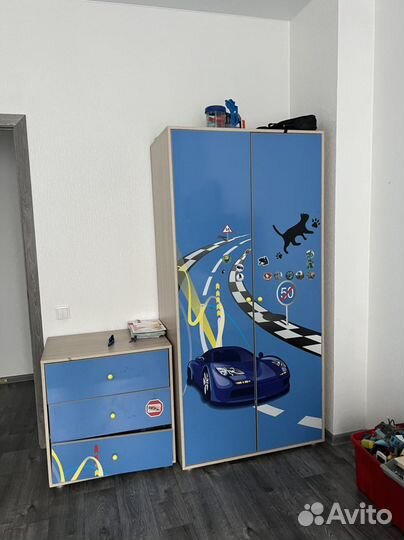 Мебель для детской комнаты, кровать машина