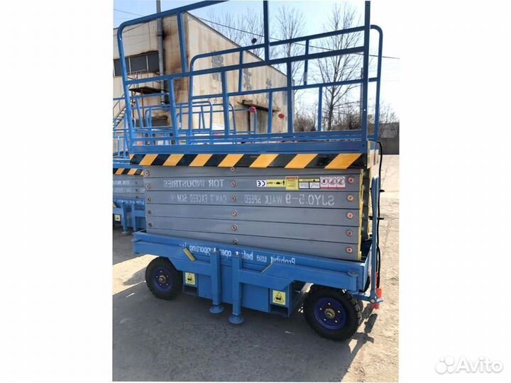 Ножничный подъемник