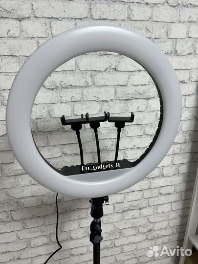 Яркая кольцевая лампа с усиленным штативом