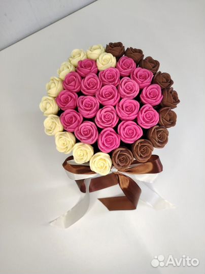 Розы из Белого и Молочного Шоколада - 37 штук