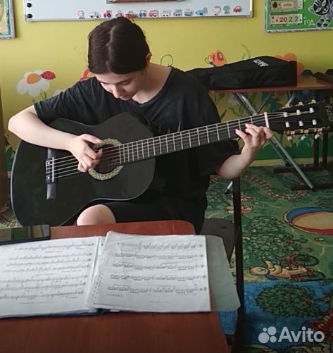 Гитара, укулеле, балалайка, синтезатор, ф-но