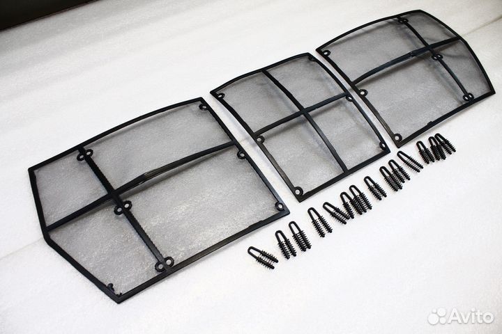 Сетка в решетку радиатора Land Cruiser 200 2012+