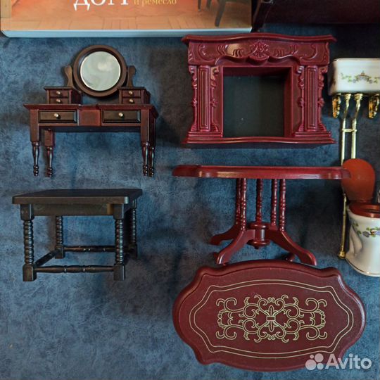 Мебель и книга для кукольного дома