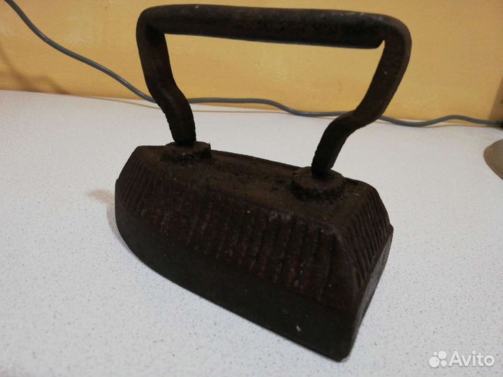 Утюг старинный