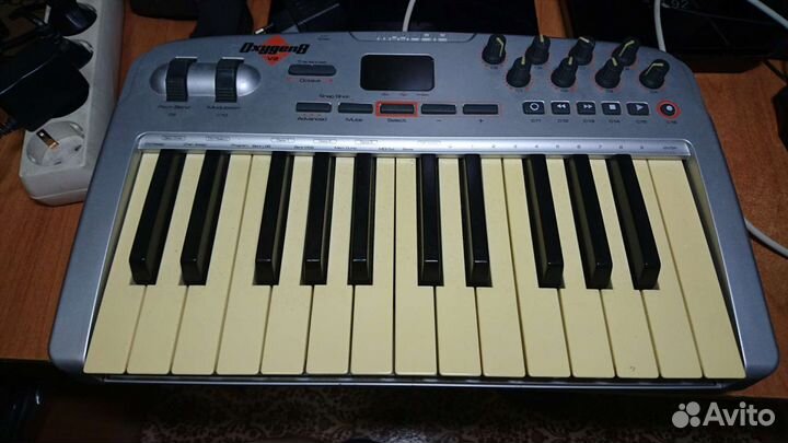 Синтезатор Oxygen8 V2