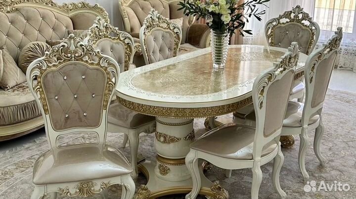 Кухонный стол и стулья