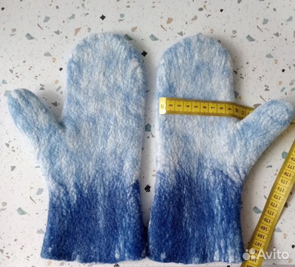 Валяные варежки женские