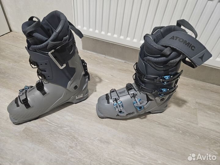 Горнолыжные ботинки atomic