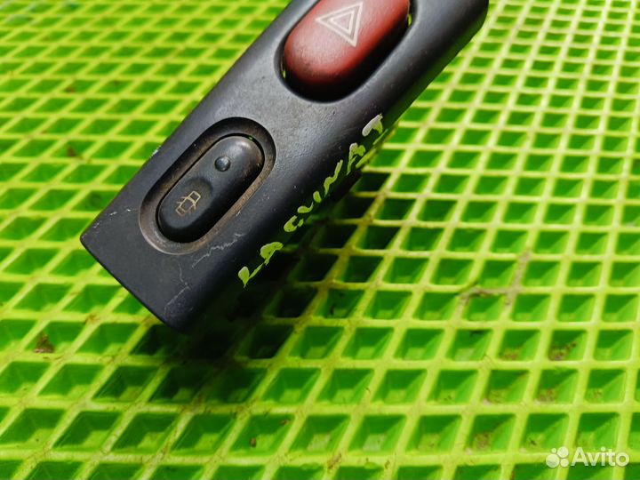 Кнопка аварийки Renault Laguna 1