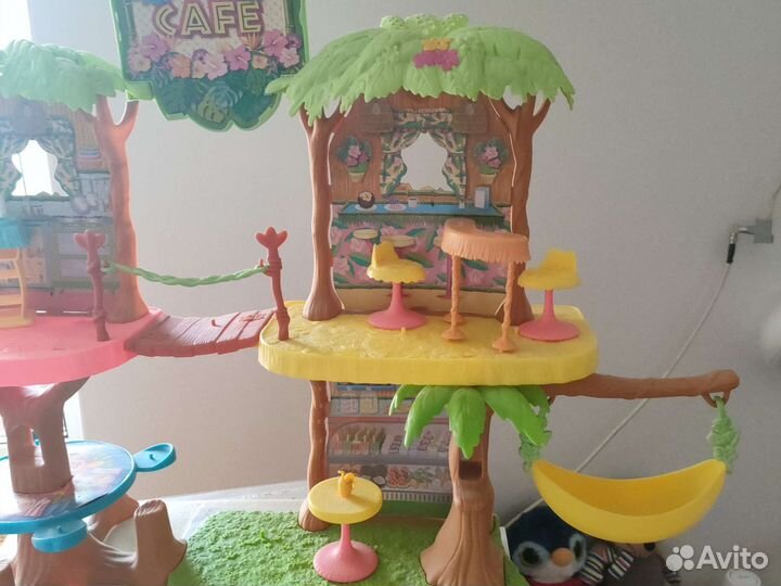 Домик-кафе для куклы