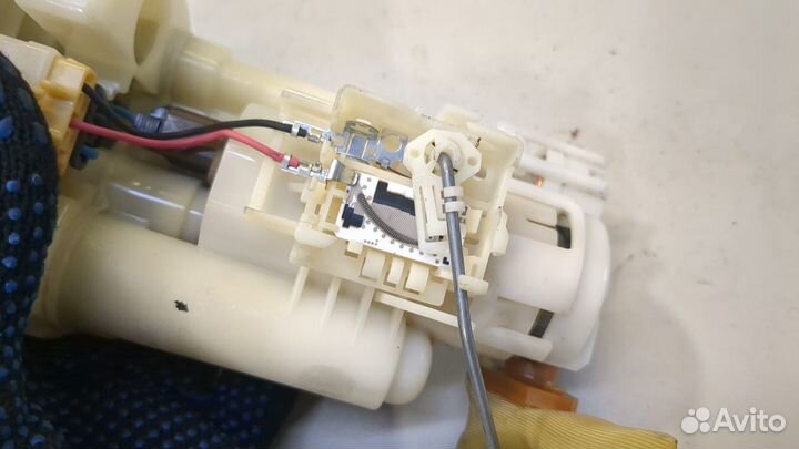 Насос топливный электрический Toyota Matrix, 2003