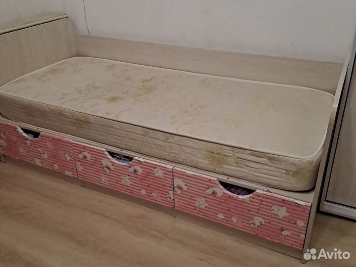 Детская кровать с матрасом