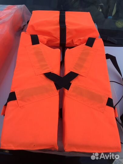 Жилет спасательный