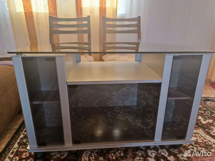 Стеклянная тумба под тв