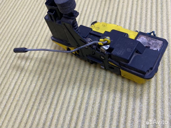 Замок двери Volvo S80 задний правый 30663050