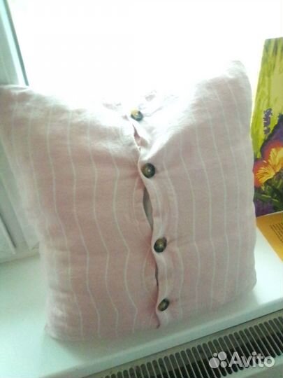 Подушка декоративная розовая