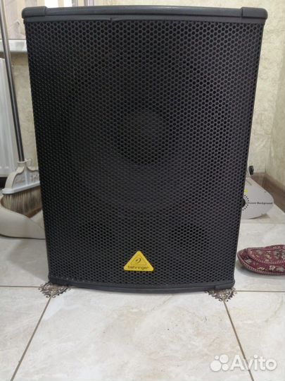 Активный Сабвуфер Behringer