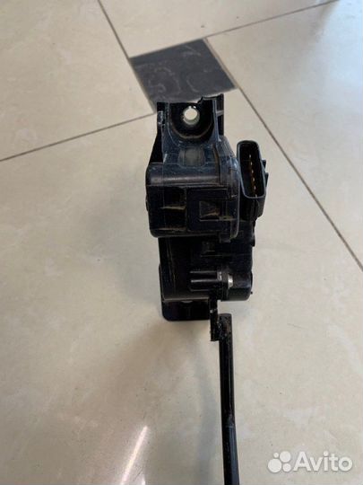 Педаль газа Mitsubishi L200 пикап 4D56 2010