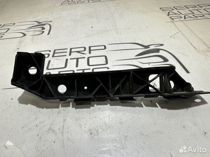 Крепление бампера переднее правое Kia Ceed ED G4FC