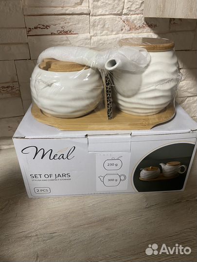 Набор чайник и сахарница