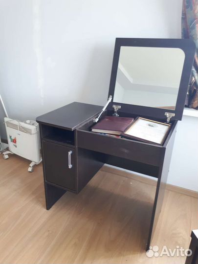 Туалетный столик с зеркалом бу