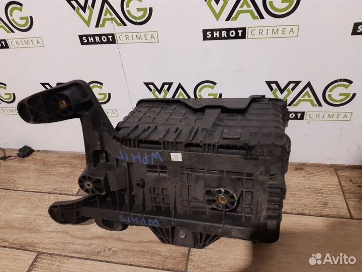 Короб аккумулятора Volkswagen Tiguan MK1 (5N1)