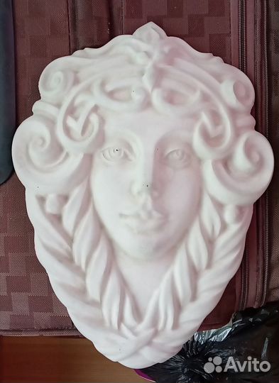 Барельеф бетонный