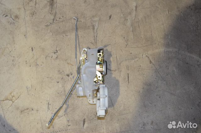 Mitsubishi Galant. Замок передней правой двери