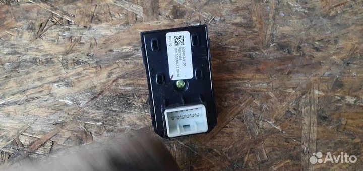 Кнопка стеклоподъемника Kia Sportage 2016-2021