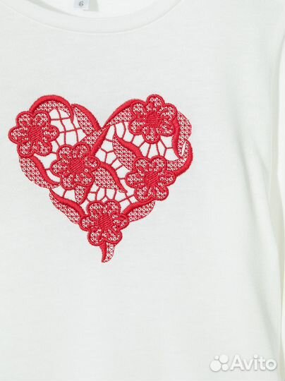 Блузка с вышивкой в виде сердца