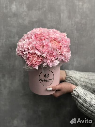 Шляпная коробка цветов диантусов