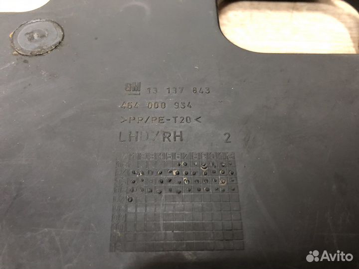 Нижняя накладка торпедо RH Opel Astra h