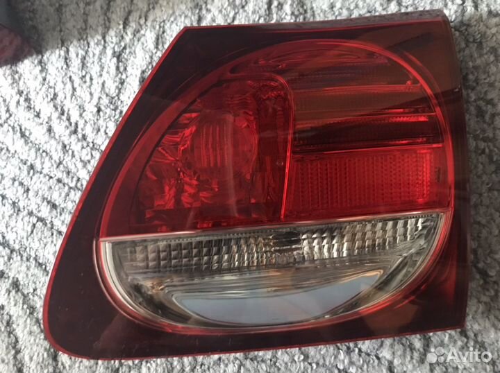 Фонари в заднюю крышку багажника Lexus GS
